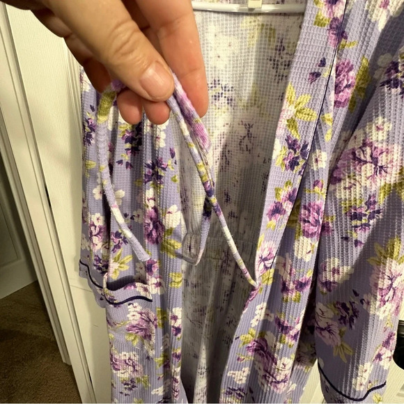 Size large Charter Club waffle bathrobe, attached belt - Picture 3 of 11